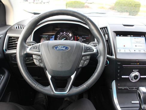 Used 2018 Ford Edge Titanium w/ Technology Package image 16