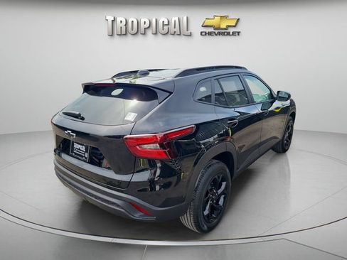 New 2026 Chevrolet Trax LT w/ Midnight Edition FWD image 5