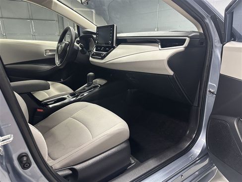 Used 2020 Toyota Corolla LE FWD image 11