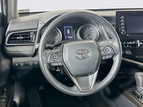 Used 2023 Toyota Camry SE image 18