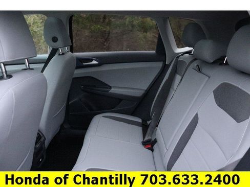Used 2024 Volkswagen Taos SE image 27