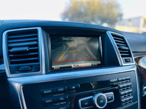 Used 2014 Mercedes-Benz GL 450 4MATIC w/ Lighting Package image 18