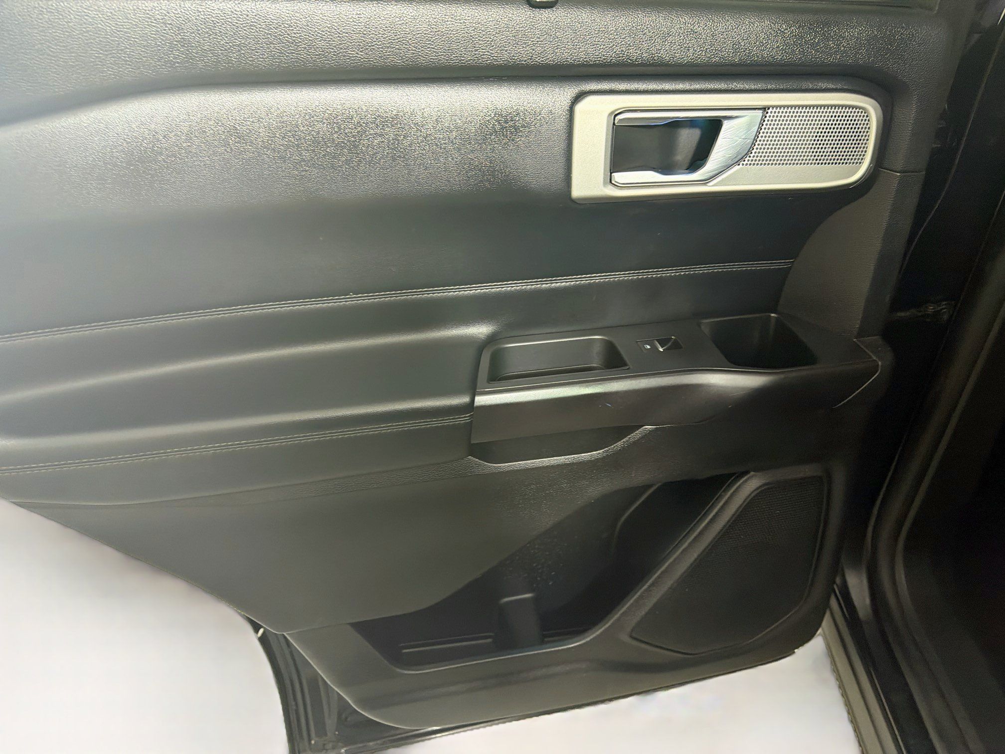 Used 2020 Ford Explorer Limited RWD image 25