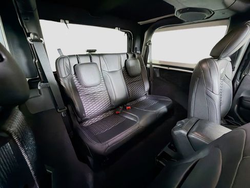 Used 2021 Jeep Wrangler Sport image 27