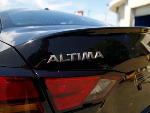 Used 2025 Nissan Altima 2.5 SV FWD image 10