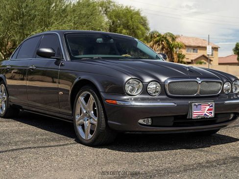 Used 2006 Jaguar XJ8 RWD image 12