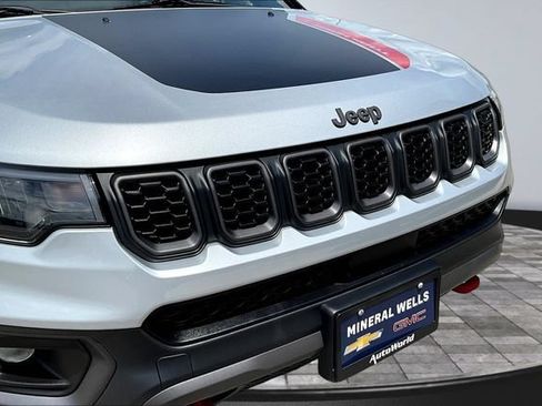Used 2025 Jeep Compass Trailhawk AWD/4WD image 31