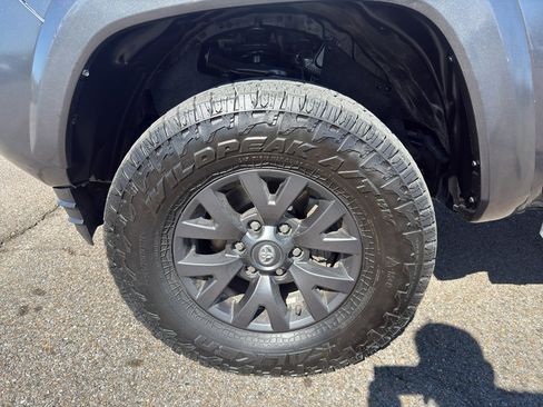 Used 2022 Toyota Tacoma SR5 image 9