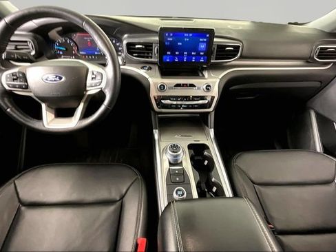 Used 2022 Ford Explorer XLT w/ Equipment Group 202A AWD/4WD image 7