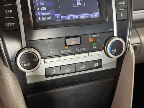 Used 2014 Toyota Camry LE FWD image 18