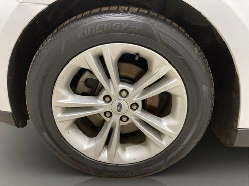 Used 2013 Ford Taurus SEL image 23