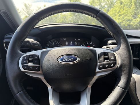 Used 2023 Ford Explorer XLT w/ Equipment Group 202A AWD/4WD image 14