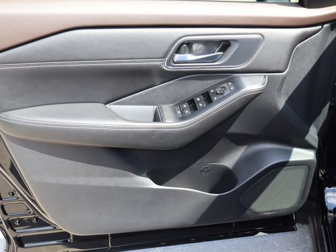 Used 2021 Nissan Rogue SV w/ Premium Package FWD image 20