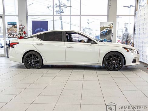 Used 2019 Nissan Altima 2.5 SR w/ SR Premium Package image 9