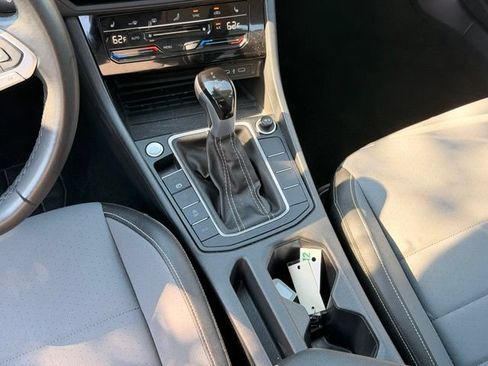 Used 2025 Volkswagen Jetta SE FWD image 15