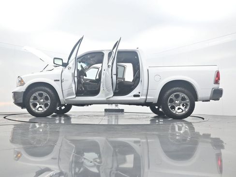 Used 2018 RAM 1500 Laramie image 44
