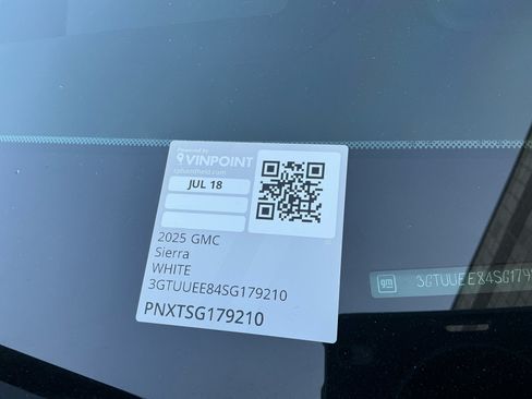 Used 2025 GMC Sierra 1500 AT4 w/ Technology Package AWD/4WD image 25