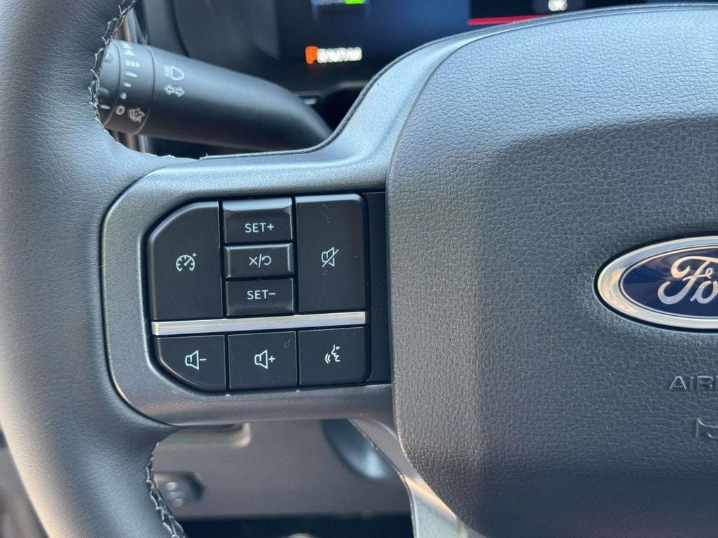 Used 2026 Ford F350 Lariat w/ Black Appearance Package AWD/4WD image 11