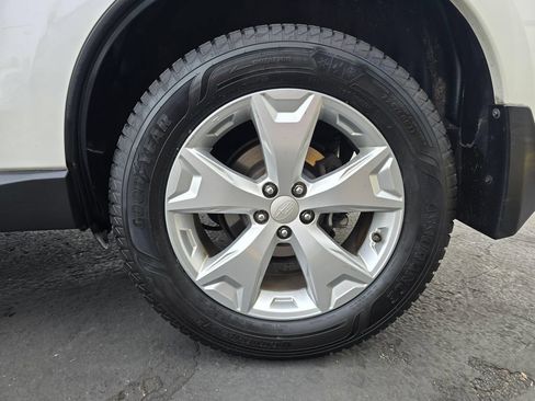 Used 2014 Subaru Forester 2.5i Limited AWD/4WD image 6
