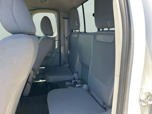 Used 2015 Toyota Tacoma 2WD Access Cab w/ Convenience Package image 10
