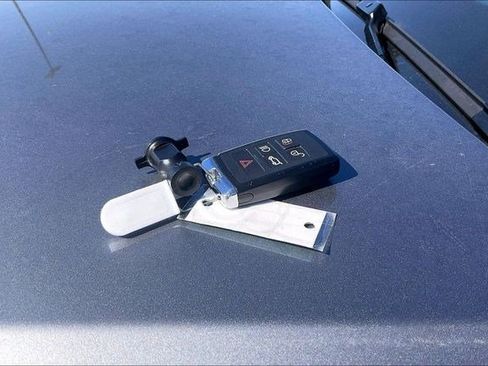 Used 2025 Land Rover Range Rover Sport SE image 12