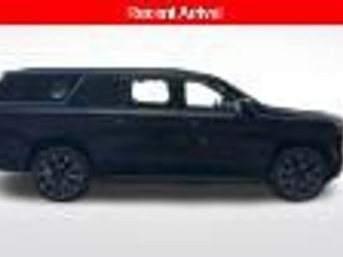 Used 2025 Chevrolet Suburban RST w/ Comfort Package AWD/4WD image 4