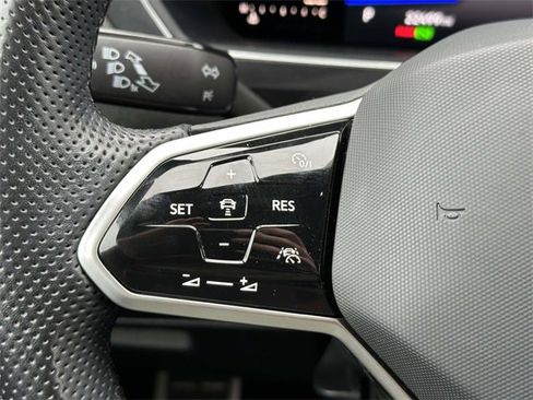 Certified 2022 Volkswagen Tiguan SE R-Line image 27