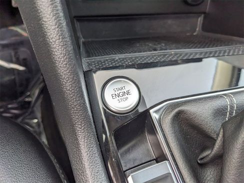 Certified 2024 Volkswagen Taos SE w/ Panoramic Sunroof Package image 29