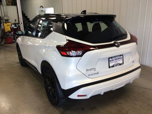 Used 2024 Nissan Kicks SR image 3