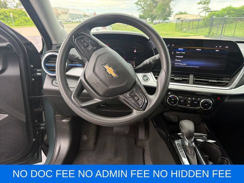Used 2025 Chevrolet Trax LT FWD image 15