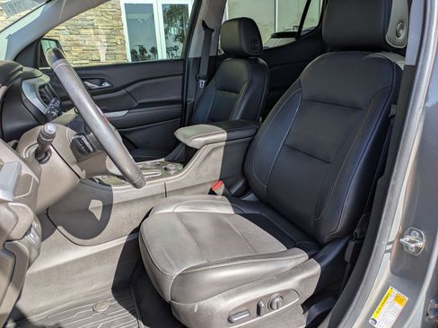 Used 2019 GMC Acadia SLT w/ LPO, Cargo Package FWD image 25