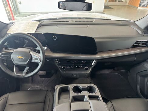 Used 2025 Chevrolet Suburban LS AWD/4WD image 13