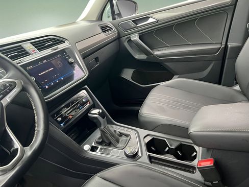 Used 2023 Volkswagen Tiguan SE image 14