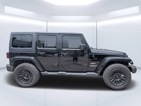 Used 2016 Jeep Wrangler Unlimited Sahara w/ Connectivity Group AWD/4WD image 2
