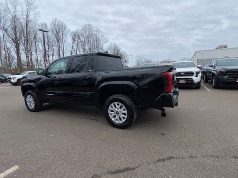 Certified 2025 Toyota Tacoma SR5 image 9