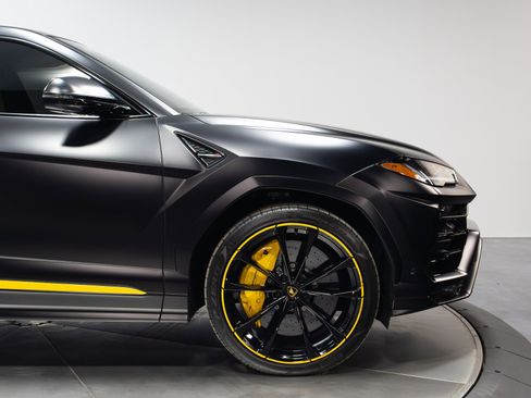 Used 2022 Lamborghini Urus image 22