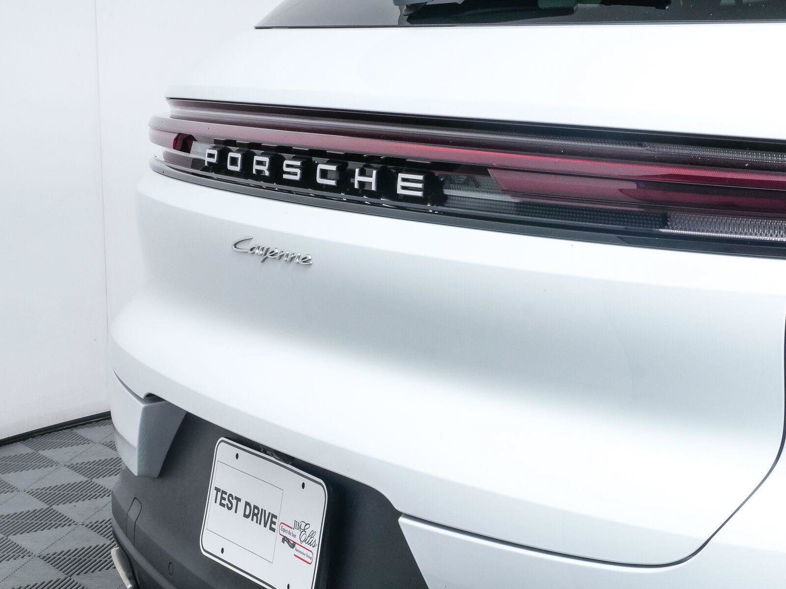 Certified 2024 Porsche Cayenne AWD/4WD image 37