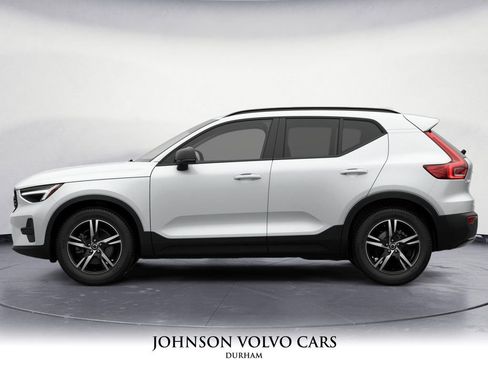 New 2026 Volvo XC40 B5 Core w/ Climate Package image 3