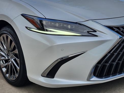 Used 2024 Lexus ES 300h Ultra Luxury w/ Accessory Package (Z2) FWD image 5