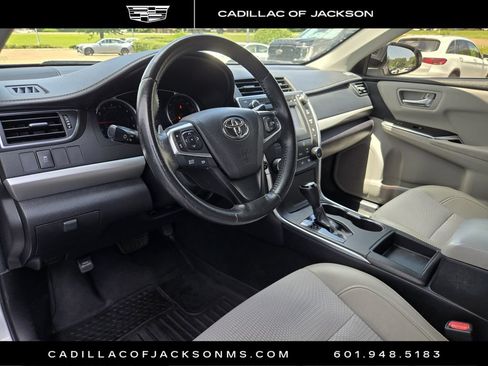 Used 2017 Toyota Camry SE FWD image 12