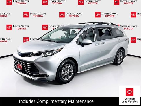 Used 2023 Toyota Sienna XLE image 1