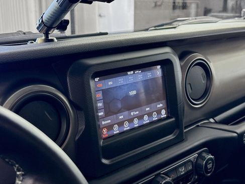 Used 2021 Jeep Wrangler Willys image 12