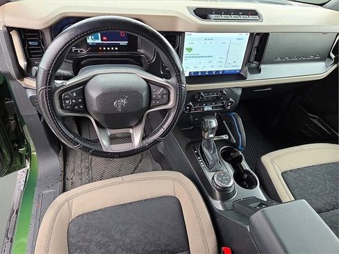 Used 2023 Ford Bronco Wildtrak image 14