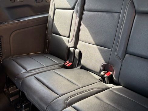 Used 2023 Chevrolet Suburban Premier image 9