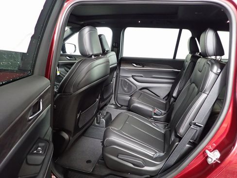 New 2025 Jeep Grand Cherokee L Limited image 28