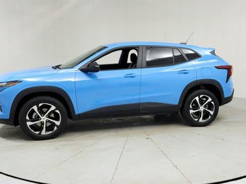 Certified 2024 Chevrolet Trax RS image 2