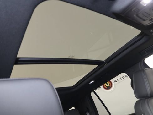 Used 2021 GMC Yukon Denali w/ Denali Premium Package image 11