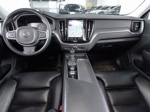 Used 2019 Volvo XC60 T5 Momentum w/ Premium Package image 6