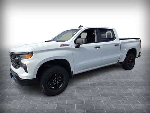Used 2025 Chevrolet Silverado 1500 Custom Trail Boss AWD/4WD image 3