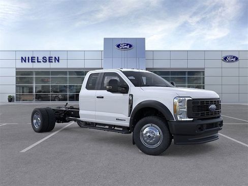 New 2025 Ford F550 4x4 Supercab Super Duty image 7